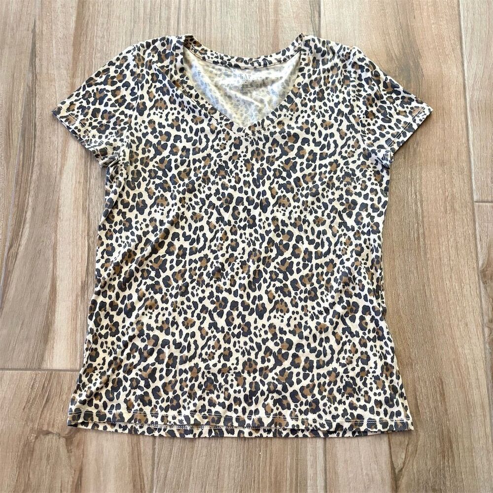 GAP Women's S V-Neck Leopard Print Short Sleeve T-Shirt Casual